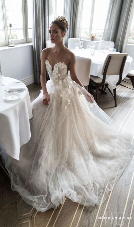 Hair for a Wedding Dress Sweetheart