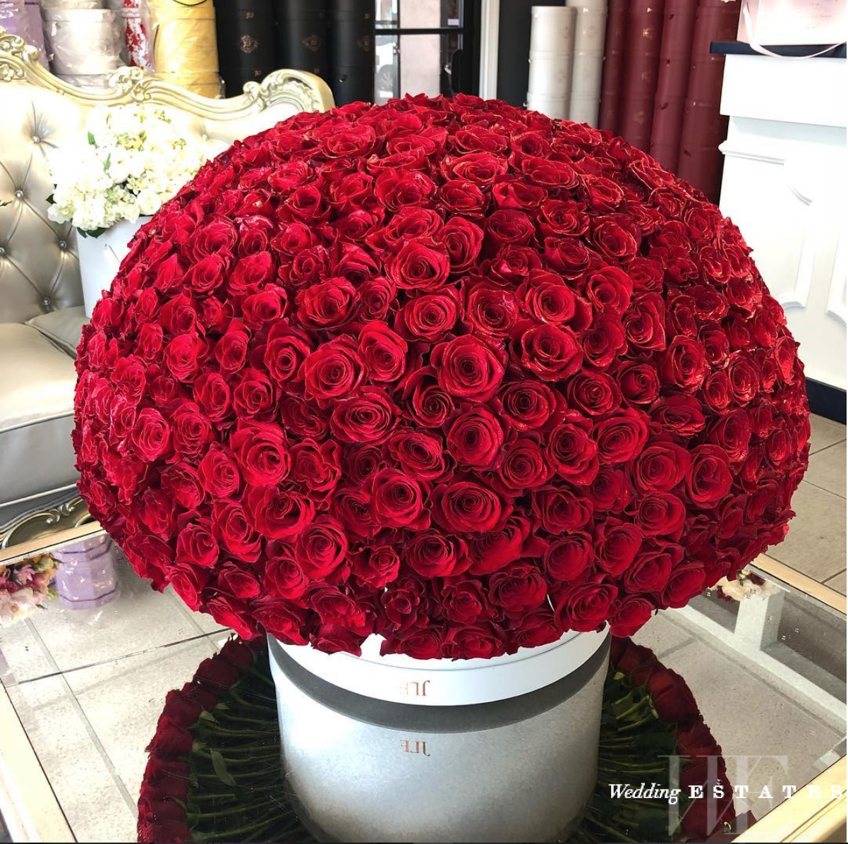 Roses That Last A Year After Your Wedding Day Estates Roses Are Not Always Red And You Don T Have To Toss Them Out After A Few Days Enter Venus Et Fleur Offering Beautiful Real That Last For