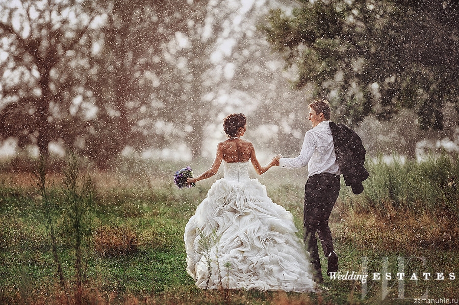 Rainy Wedding Day Photos Estates A Brides Gest Wedding Day Fear Besides Having No Show Groom Is Rainy Forecast Yes Rain Can Put Damper On Your Plans But It S Really
